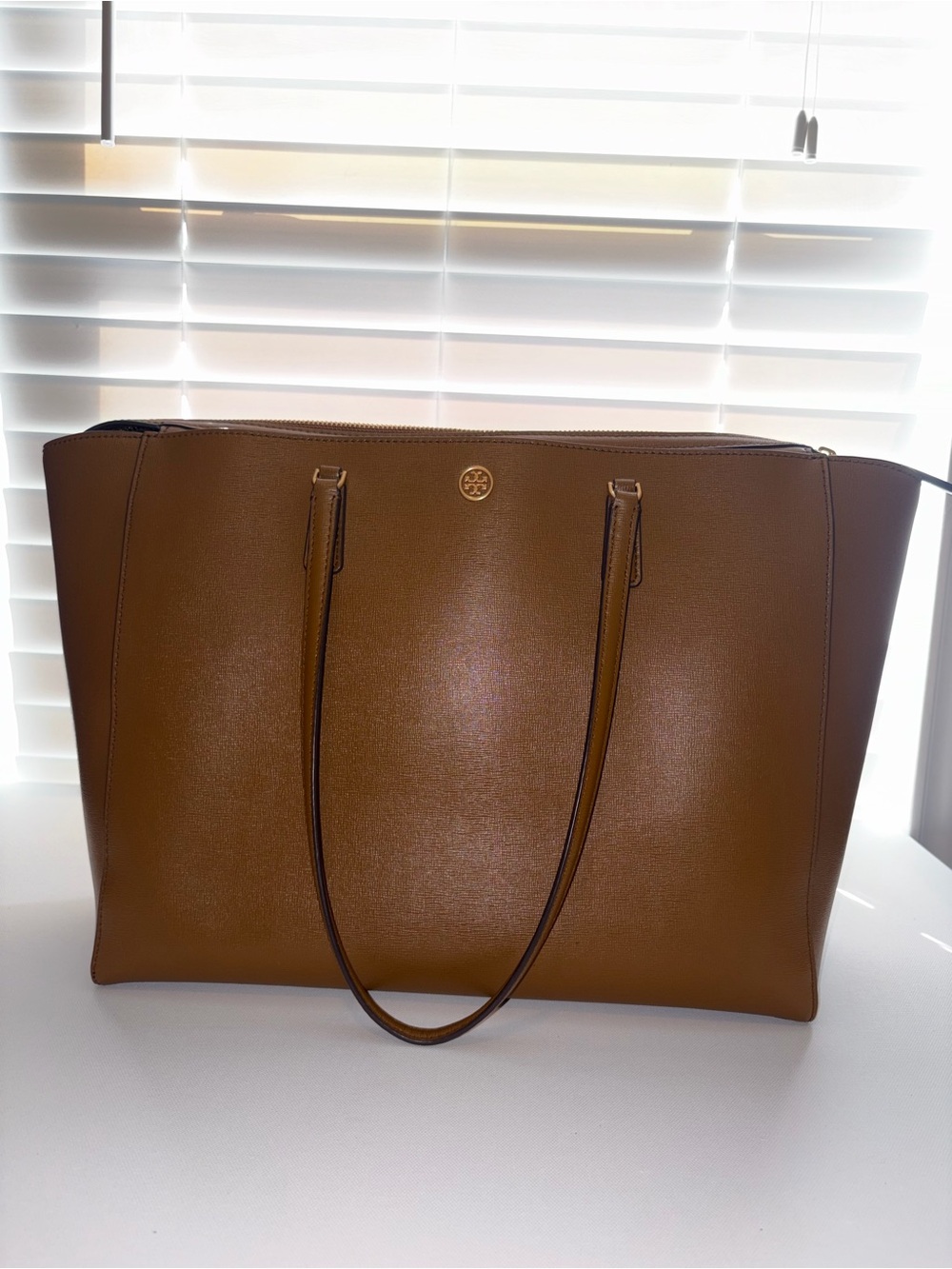 ✨ Tory Burch Robinson Saffiano Leather Tote Bag ✨